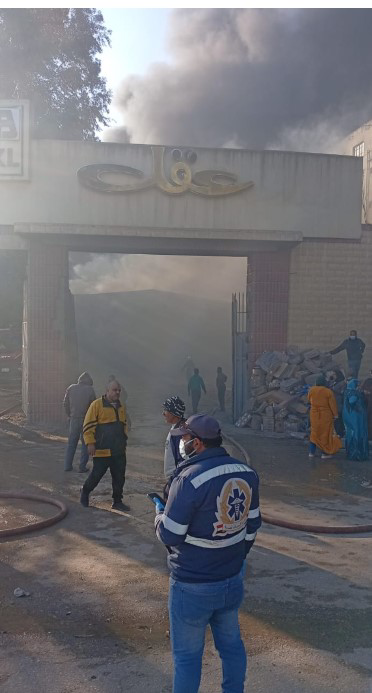 بالصور.. حريق مصنع عقل لمستلزمات السيارات بالمنصورة والحماية المدنية تكافح لمنع امتداد النيران إلى مستودع غاز مجاور